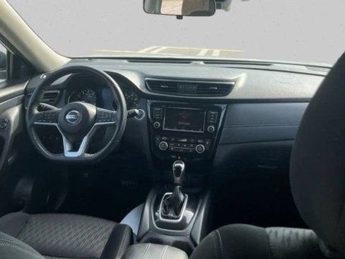 Used 2020 Nissan Rogue SV FWD image 12