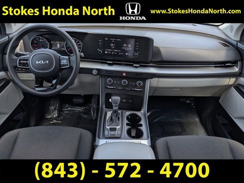 Used 2023 Kia Carnival LX FWD image 19