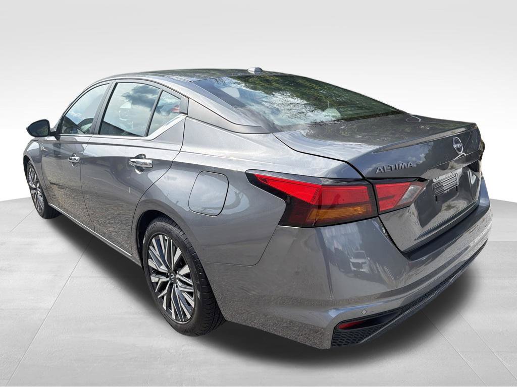 Used 2025 Nissan Altima 2.5 SV FWD image 43