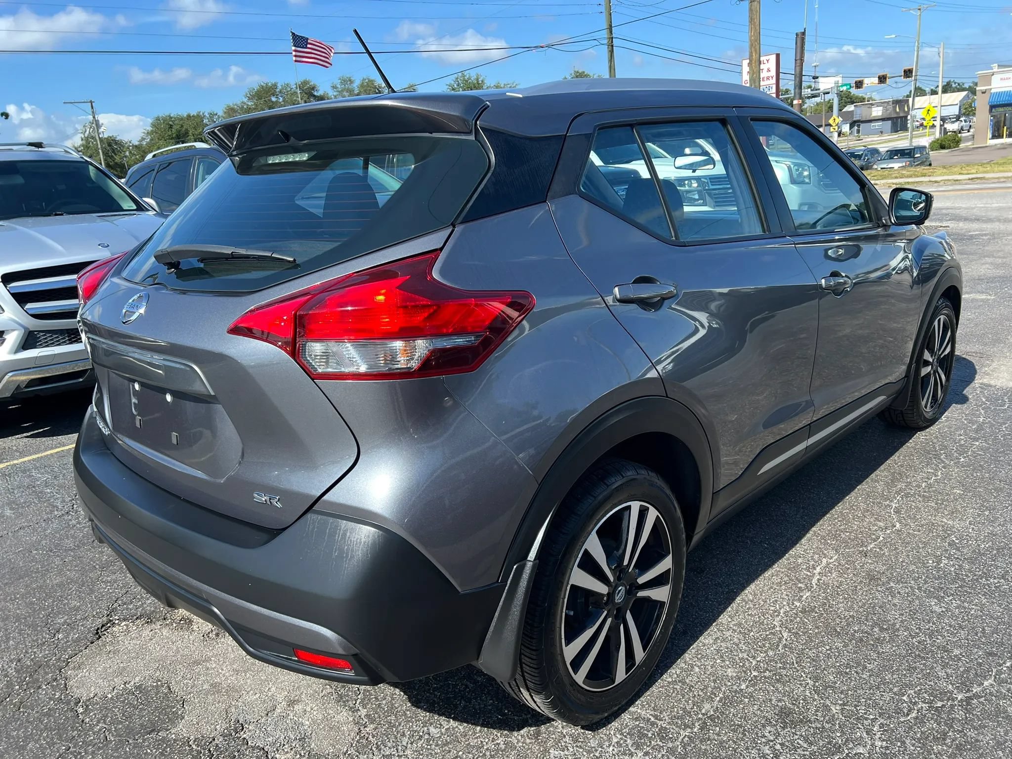 Used 2018 Nissan Kicks SR FWD image 5