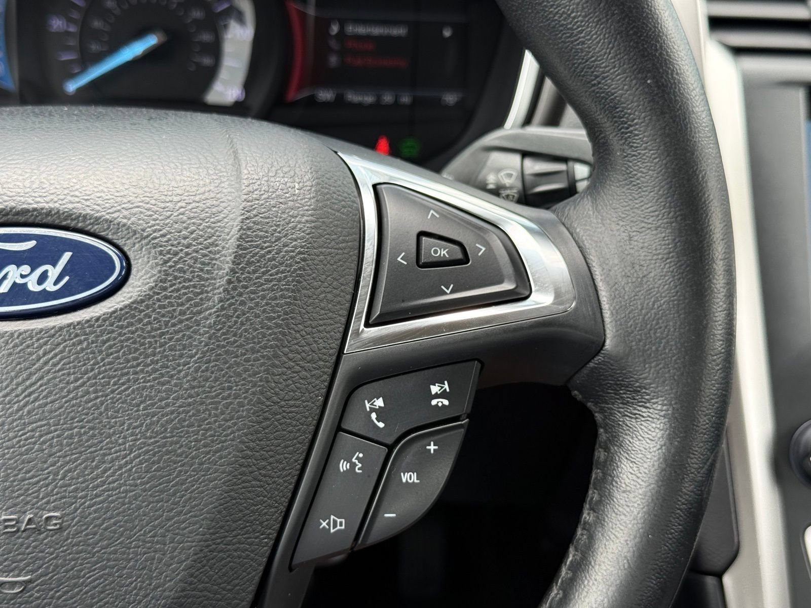 Used 2018 Ford Fusion SE w/ Equipment Group 602A FWD image 28