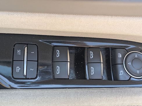 Used 2021 Cadillac Escalade Premium Luxury Platinum AWD/4WD image 12