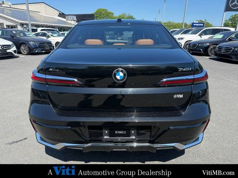 Used 2025 BMW 740i xDrive AWD/4WD image 7