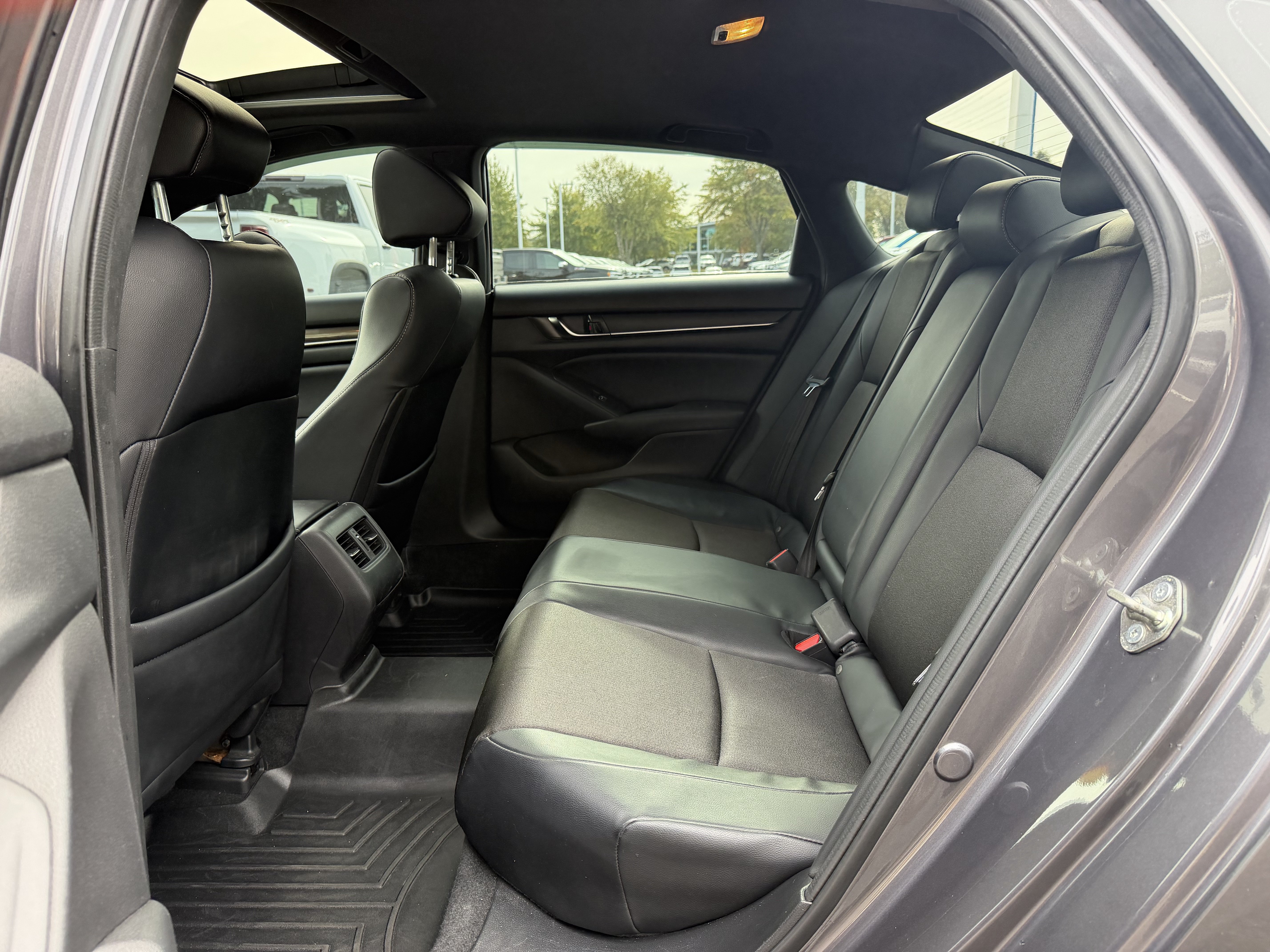 Used 2018 Honda Accord Sport image 30
