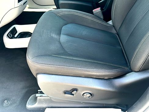 Used 2023 Chrysler Voyager LX FWD image 15