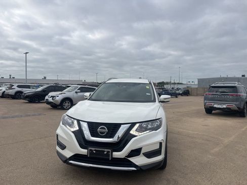 Used 2020 Nissan Rogue SV image 5