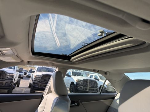 Used 2012 Toyota Camry XLE image 29