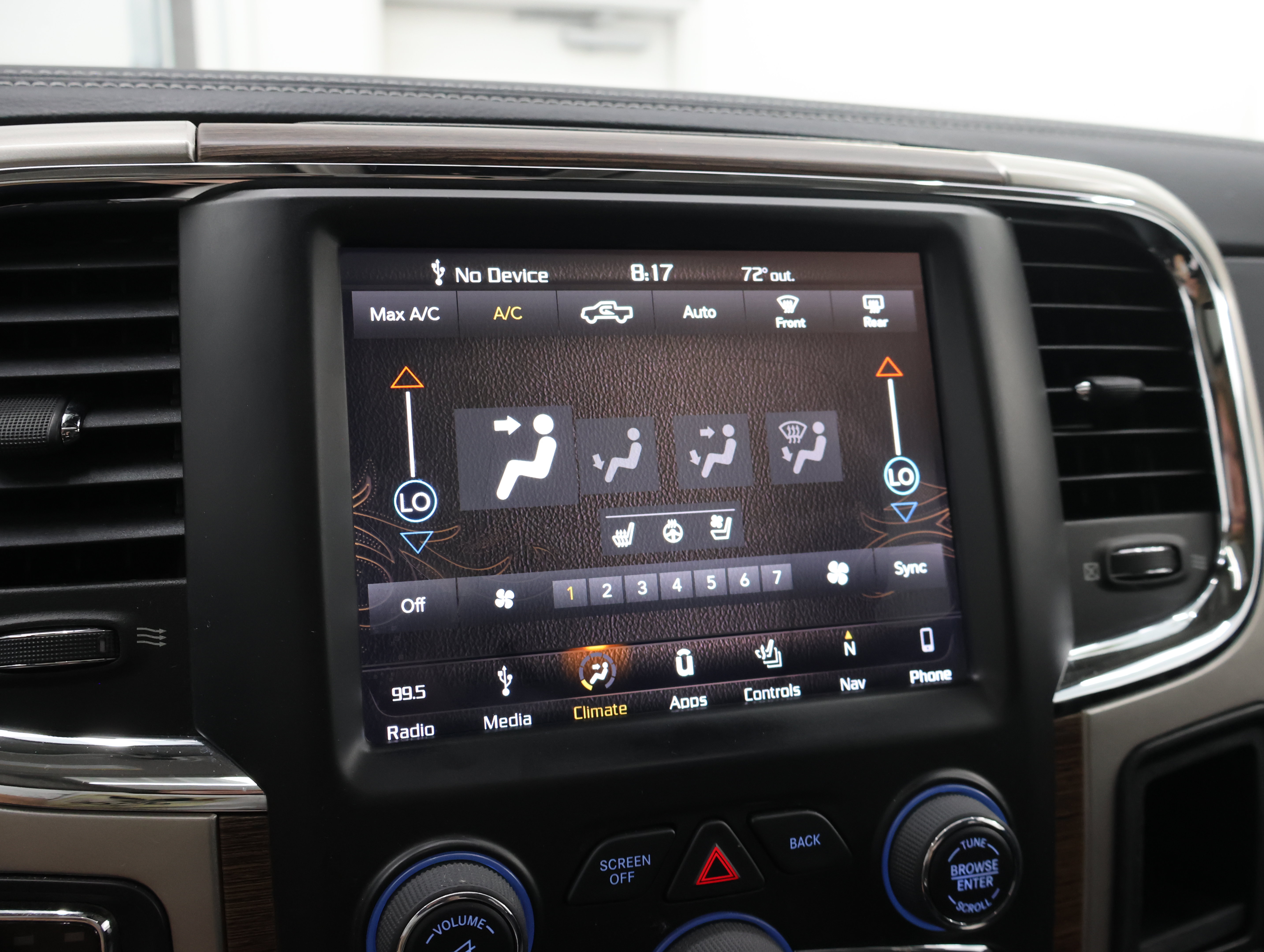 Used 2018 RAM 1500 Laramie w/ Convenience Group AWD/4WD image 54