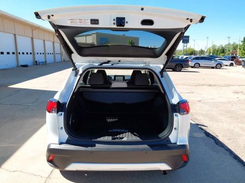 Used 2024 Toyota Corolla Cross XLE AWD/4WD image 33