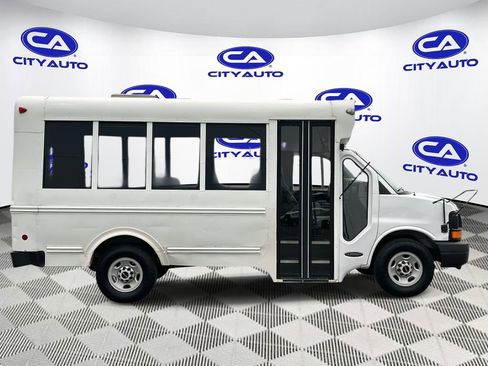 Used 2004 GMC Savana 3500 w/ School Bus Package image 2