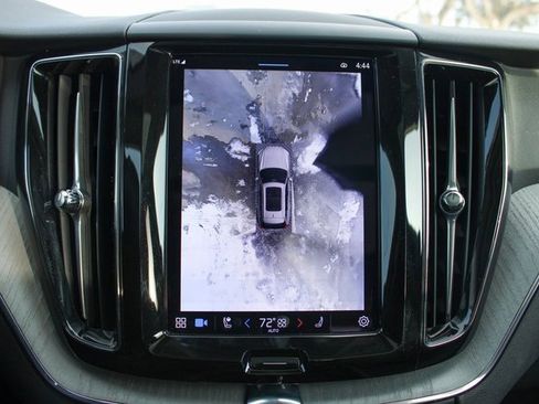 Used 2025 Volvo XC60 B5 Plus image 23