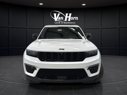 Used 2024 Jeep Grand Cherokee Limited w/ Luxury Tech Group II AWD/4WD image 2