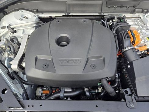 Used 2025 Volvo XC60 T8 Plus w/ Protection Package Premier image 39