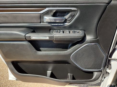 Used 2022 RAM 1500 Laramie AWD/4WD image 17