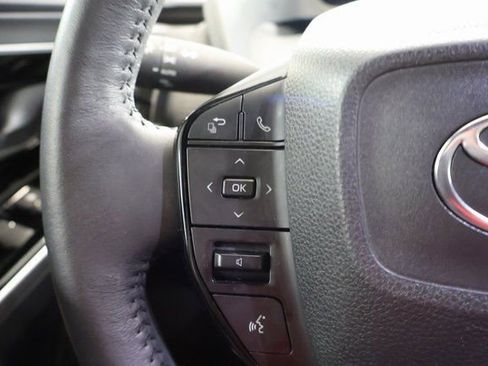 Used 2024 Toyota bZ4X Limited image 18