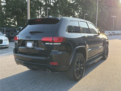 Used 2022 Jeep Grand Cherokee Laredo X AWD/4WD image 5