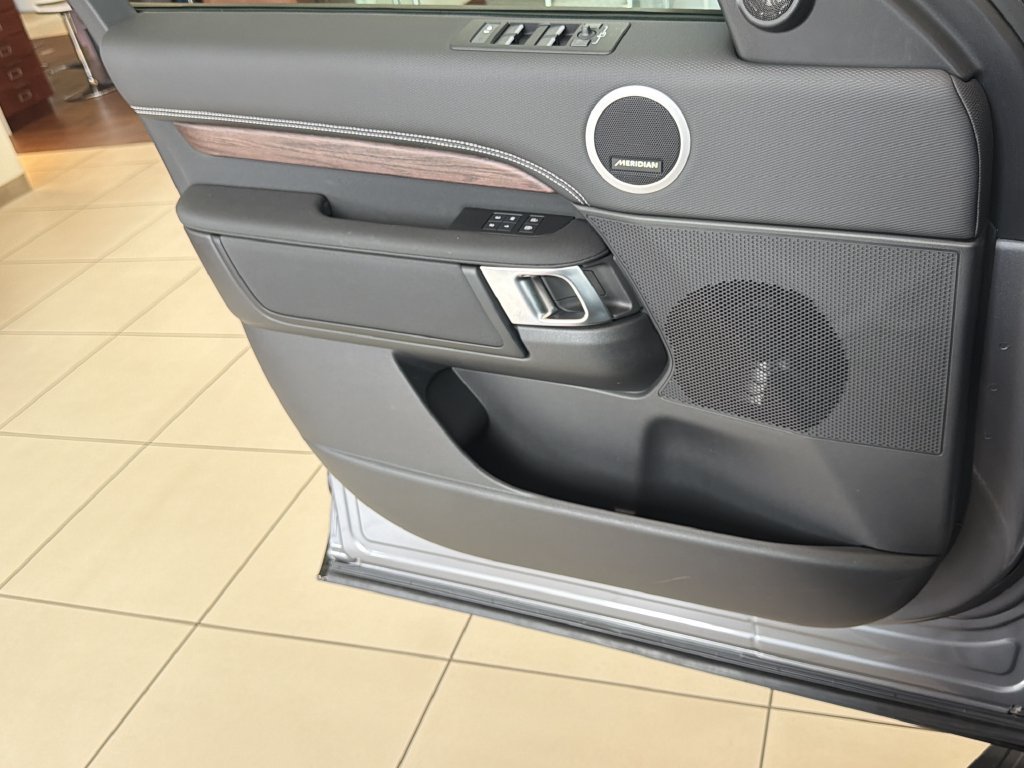 New 2026 Land Rover Discovery Dynamic SE AWD/4WD image 23