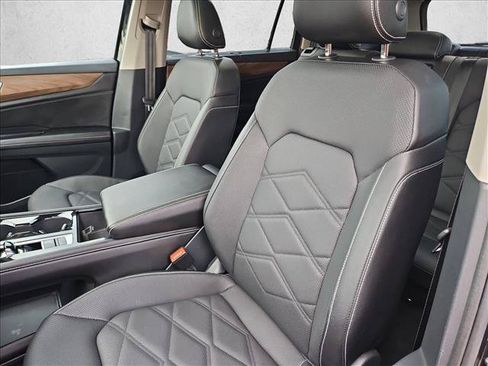 Used 2026 Volkswagen Atlas SE FWD image 16