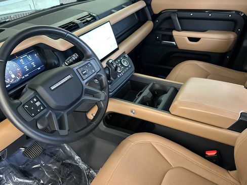 Used 2025 Land Rover Defender 110 X-Dynamic SE AWD/4WD image 11