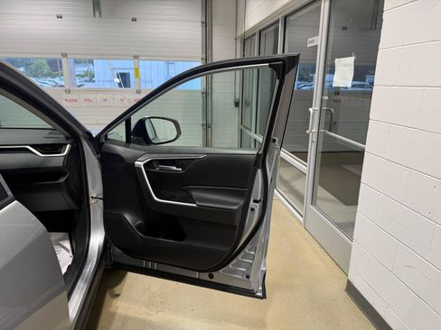 Used 2025 Toyota RAV4 XLE AWD/4WD image 10