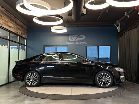 Used 2019 Lincoln MKZ Reserve FWD image 2