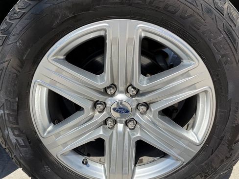 Used 2019 Ford Expedition XLT w/ Equipment Group 202A AWD/4WD image 10