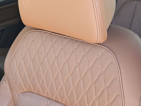 Used 2023 BMW X7 M60i w/ Executive Package image 15