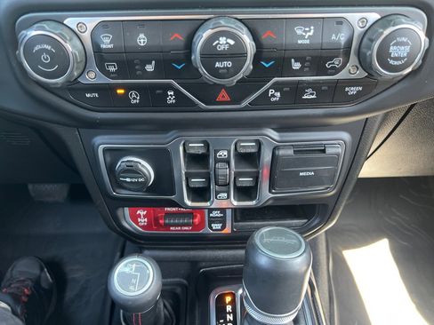 Used 2020 Jeep Gladiator Rubicon AWD/4WD image 32