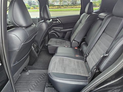 Used 2024 Mitsubishi Outlander SE image 13