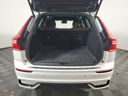 Used 2023 Volvo XC60 B5 Plus w/ Climate Package FWD image 11