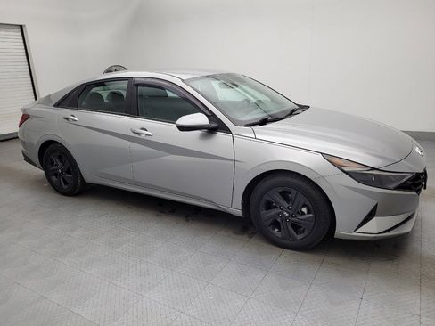 Used 2021 Hyundai Elantra SEL image 11