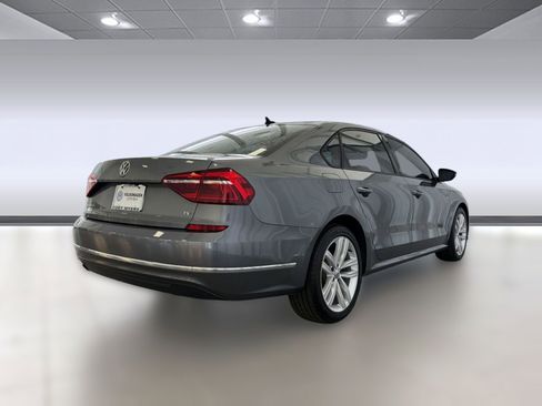 Used 2019 Volkswagen Passat 2.0T Wolfsburg image 9