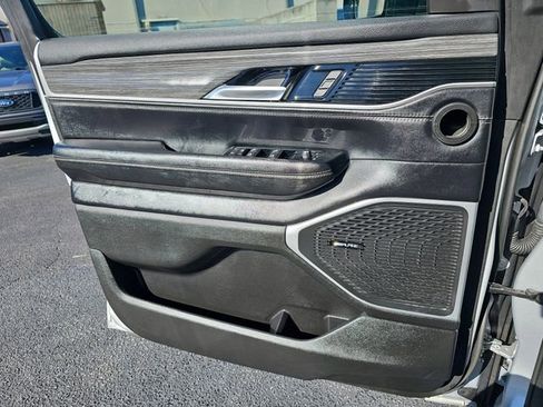 Used 2024 Jeep Wagoneer L Series III w/ Flexible Seating Group image 31