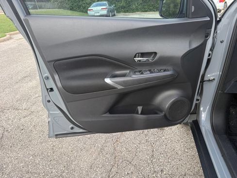 Used 2021 Nissan Kicks SV FWD image 13