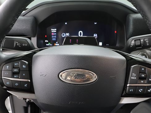 Used 2025 Ford Explorer Platinum w/ Ultimate Package AWD/4WD image 13