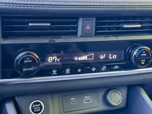 Used 2023 Nissan Rogue SV image 34