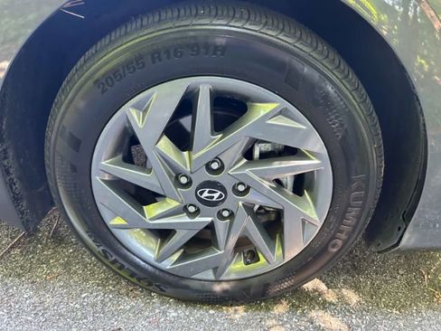 Used 2024 Hyundai Elantra SEL FWD image 36