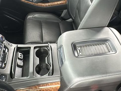 Used 2019 Chevrolet Suburban Premier image 37