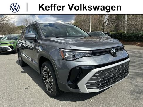 New 2026 Volkswagen Taos SE FWD image 7