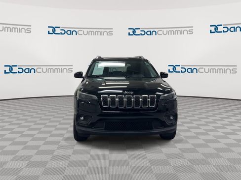 Used 2019 Jeep Cherokee Latitude w/ Popular Appearance Group AWD/4WD image 3