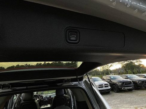 Used 2013 Cadillac Escalade Luxury AWD/4WD image 29