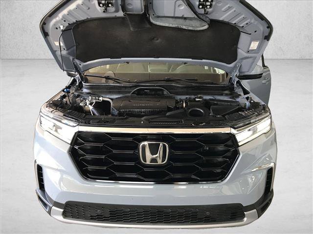 Certified 2023 Honda Pilot Touring image 9