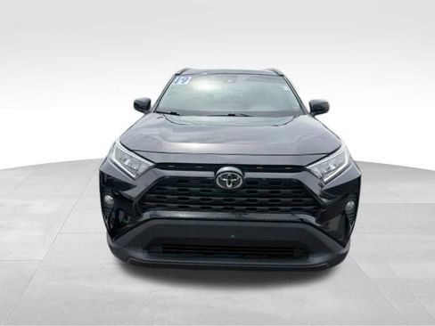 Used 2019 Toyota RAV4 XLE w/ Convenience Package AWD/4WD image 2