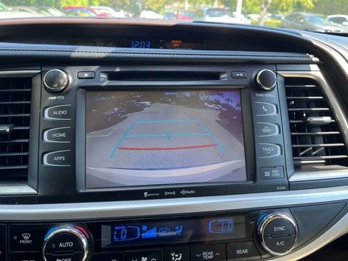 Used 2019 Toyota Highlander XLE image 8