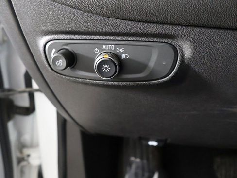 Used 2022 Chevrolet Equinox LS w/ LS Convenience Package FWD image 34