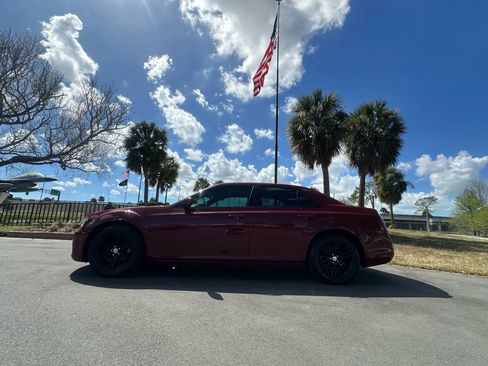 Used 2014 Chrysler 300 image 31