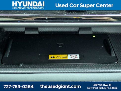 Used 2024 Toyota Highlander LE image 32