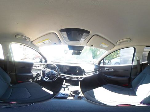 Used 2025 Kia Sportage LX FWD image 37
