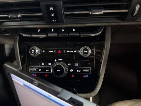 Used 2021 Lincoln Corsair AWD image 4