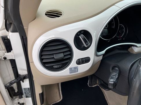 Used 2013 Volkswagen Beetle TDI image 25